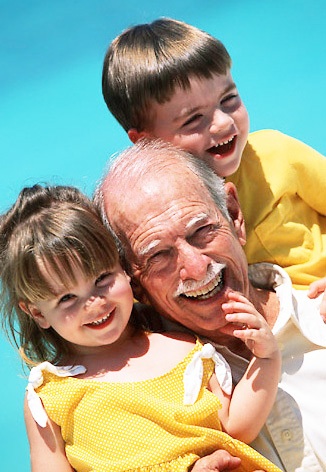 grandkids-in-yellow-w-gramps