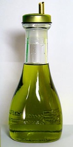 Olive oil in bottle -GNU license