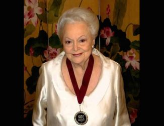 Olivia de Havilland-elderly-medal winner