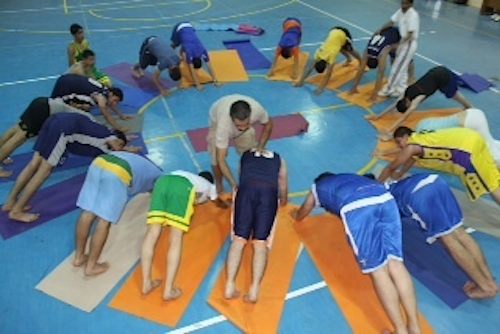 Yoga-Palestinian men training